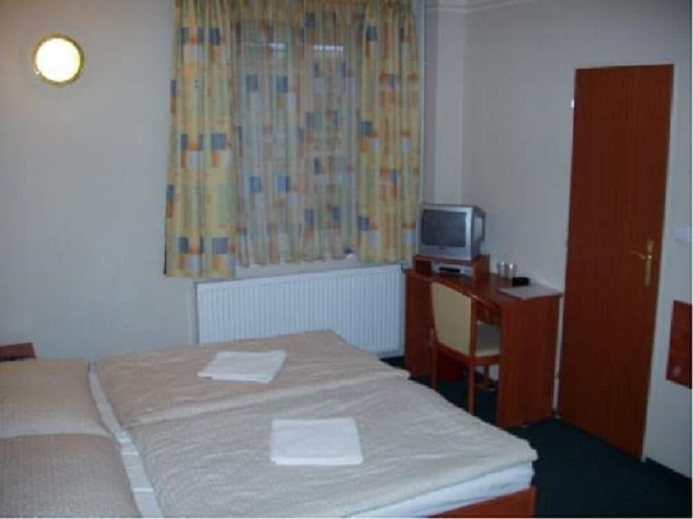 Hotel U Hvezdy Praga Esterno foto