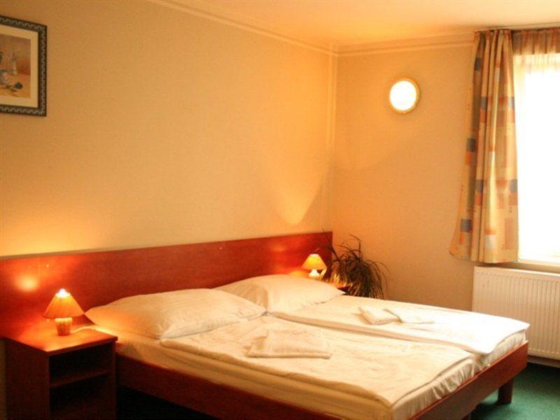 Hotel U Hvezdy Praga Esterno foto
